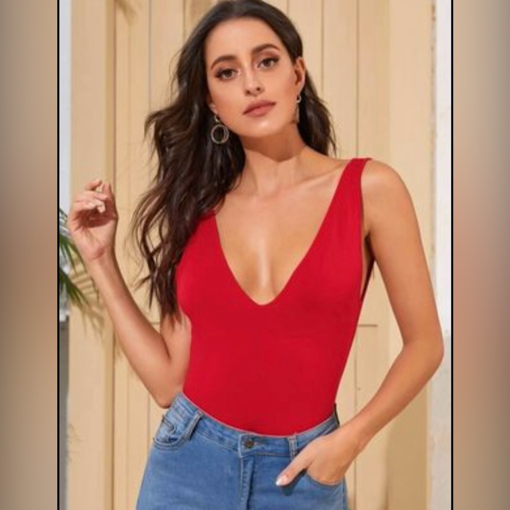 plunging solid neck top